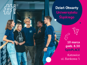 Pięcioro młodych ludzi stoi i rozmawia na korytarzu. Polski tekst reklamuje Dzień Otwarty Uniwersytetu Śląskiego 10 marca o 8:30 w SpinPLACE, Bankowa 5, Katowice. Projekt zawiera niebieskie i różowe akcenty.